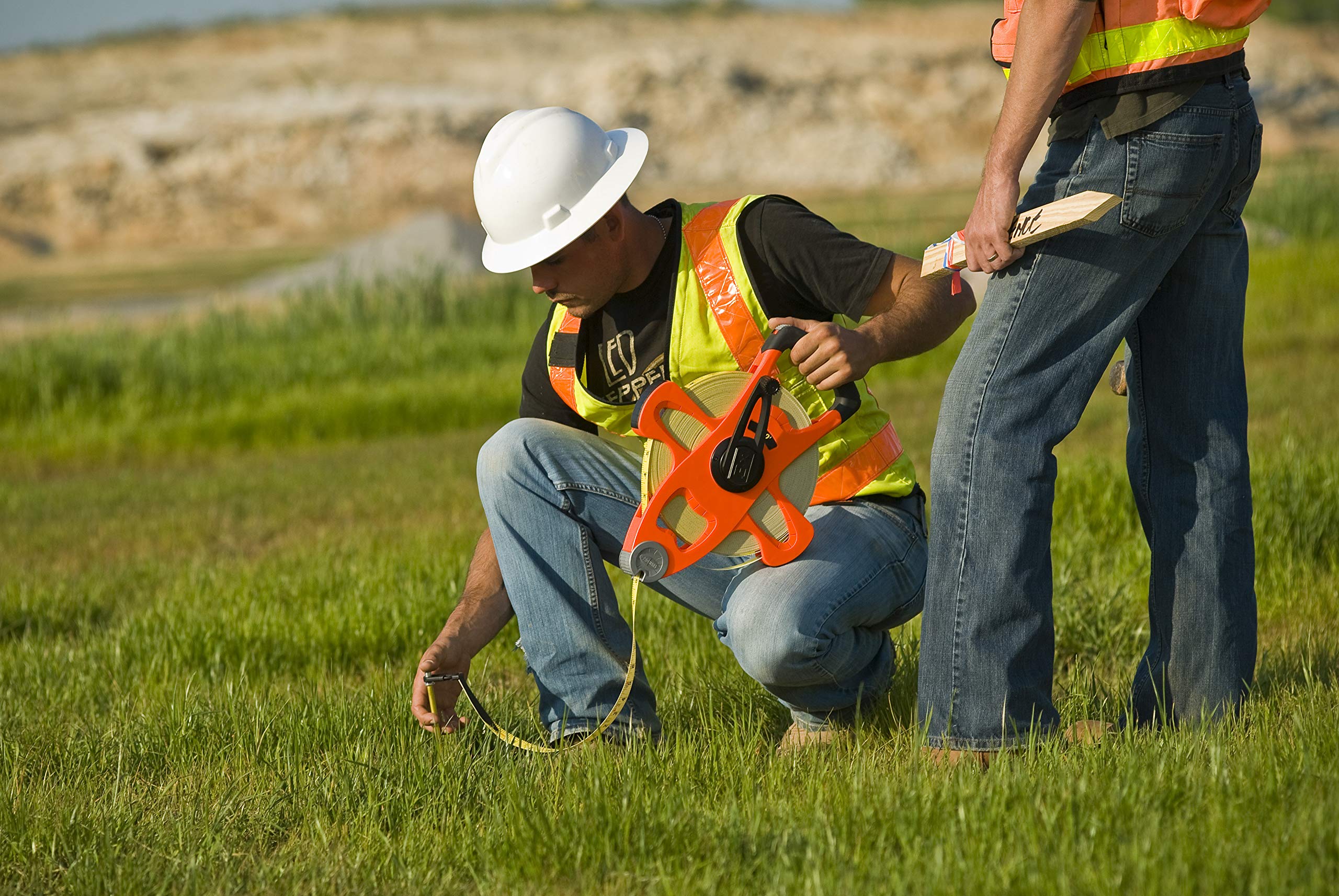 Crescent Lufkin 1/2" x 150' Hi-Viz Orange Engineer's Fiberglass Tape Measure - FE150D - Image 4