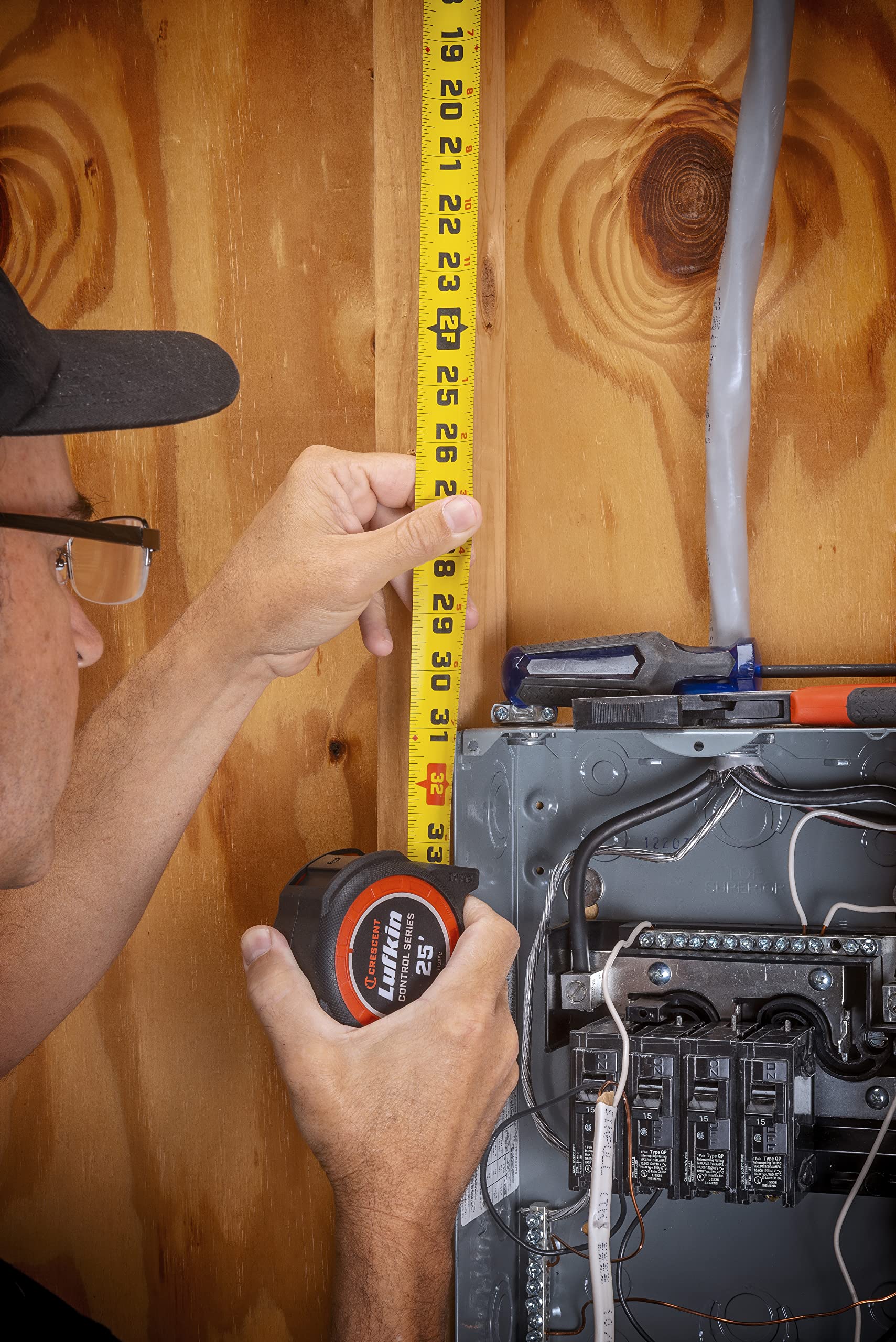 Crescent Lufkin 1-3/16 x 30' Command Control Series Yellow Clad Tape Measure - L1030C-02 - Image 4