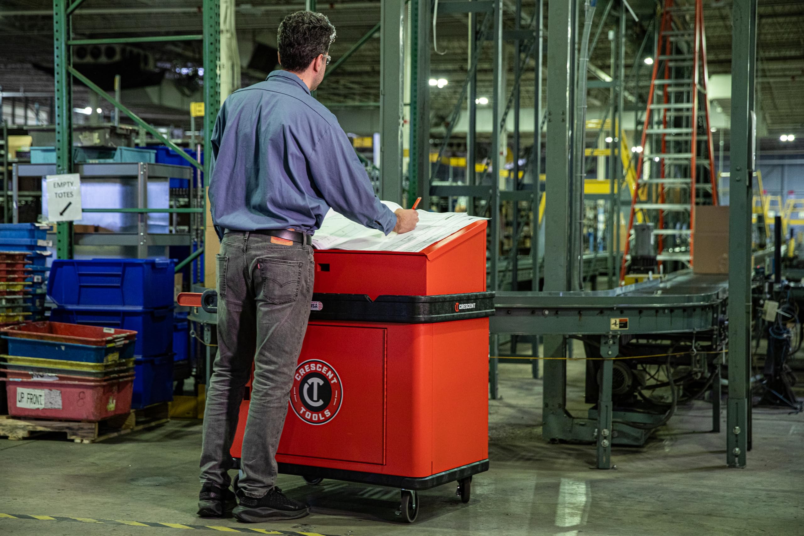 Crescent RAILWORKS Top Shelf Lockable Angled Workstation | IUCPWCRM - Image 3